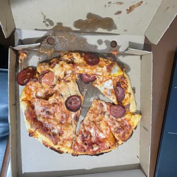 Pizza Hut Eve Gelen Pizzaların Dağınık Şekilde Gelmesi