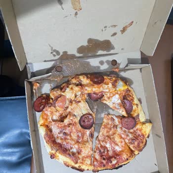 Pizza Hut Eve Gelen Pizzaların Dağınık Şekilde Gelmesi