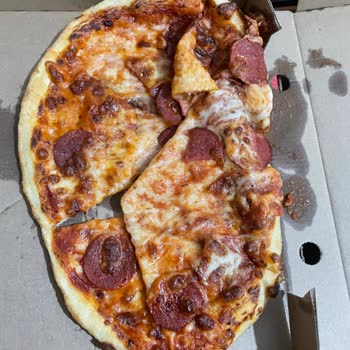 Pizza Hut Eve Gelen Pizzaların Dağınık Şekilde Gelmesi
