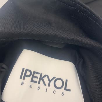 İpekyol Trençkotu Çok Kalitesiz.