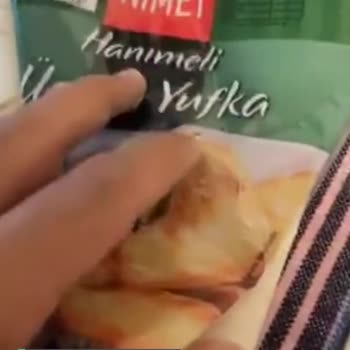 Nimet Hanımeli Üçgen Yufka Paramparça
