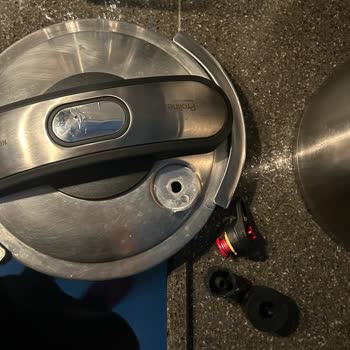 Korkmaz Mutfak Eşyaları Düdüklü Tencere İçinde Yemek Varken Düdük Kısmi Fırladı!