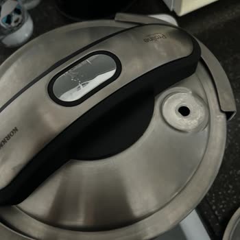 Korkmaz Mutfak Eşyaları Düdüklü Tencere İçinde Yemek Varken Düdük Kısmi Fırladı!