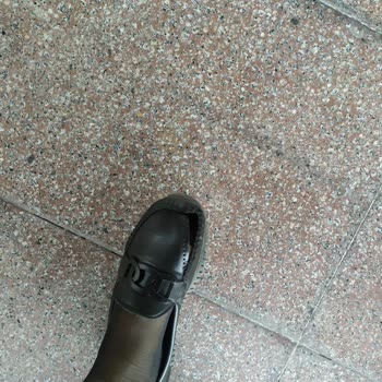 Derimod Ayakkabı İki Ayda Yırtıldı!