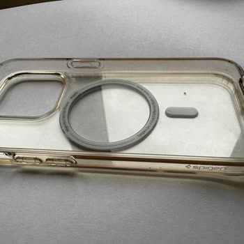 Spigen Türkiye Şeffaf Kılıf 45 Günde Sararıyor