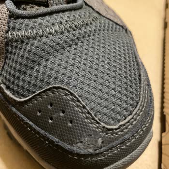 Skechers Ayakkabısının Derilerinin Soyulması