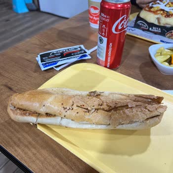 Çiftlik Kokoreç Tüm Ekmek Porsiyonu Yarım Ekmekten Daha Küçük