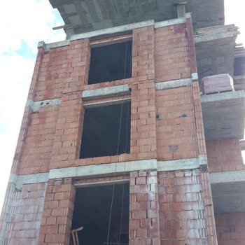 Akdeniz Elektrik Dağıtım İnşaatımın İçinden Geçen Elektrik Hattı