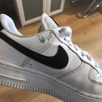 Nike Spor Ayakkabı Deride Çatlaklar Ve Açılmalar Oluştu.