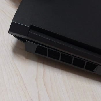 Monster Menteşe Yanı Çatladı