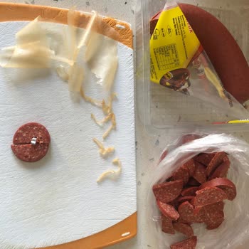 Beşler Sucuk Sucuktan Metal Parçası Çıktı!