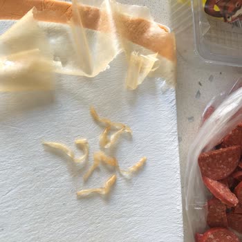 Beşler Sucuk Sucuktan Metal Parçası Çıktı!