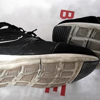 Skechers Ayakkabılarımın 2 Ayda Tabanında Çatlamalar Oldu.