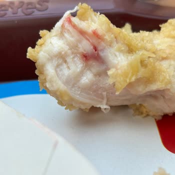 Popeyes Kanlı Ve Asla Gelmeyen Tavuklar