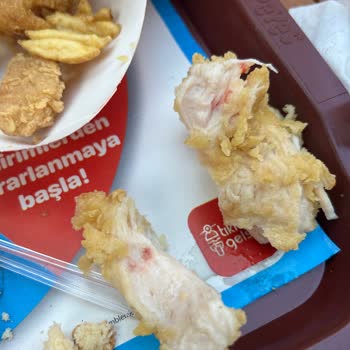 Popeyes Kanlı Ve Asla Gelmeyen Tavuklar
