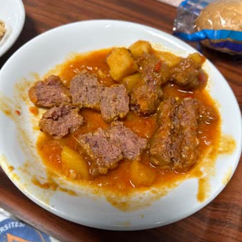 Akdeniz Üniversitesi Hastanesi Yemeklerin Çiğ Olması Ve Hastaya Göre Yemek Vermemeleri