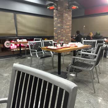 Saloon Burger Hizmet Ve İlgi