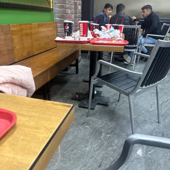 Saloon Burger Hizmet Ve İlgi