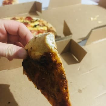 Domino's Pizza Sert Ve Yanık Sucuk
