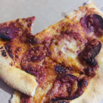 Domino's Pizza Sert Ve Yanık Sucuk