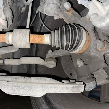 Renault 0 Araçta Aks Körüğü Paslanma Ve Yırtılma Sorunu