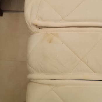Şok Marketler Küflü Ve Islak Yatak!