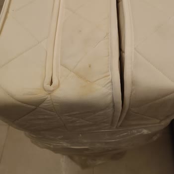 Şok Marketler Küflü Ve Islak Yatak!