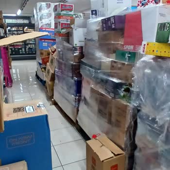 A101 Mağazasının Pisliği Ve Aldırış Etmeyişleri