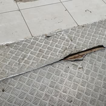 A101 Mağazasının Pisliği Ve Aldırış Etmeyişleri