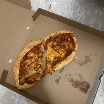 Pizza Hut Esenyurt Şubesinin Kötü Pizzaları