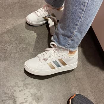 Adidas Kışlık Spor Ayakkabı Suya Dayanıklı Değil