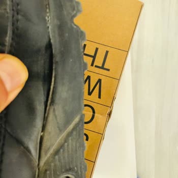 Nike: Kenarı Açılan Sneaker