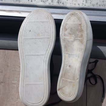 Divarese Hatalı Üretilen Ayakkabı