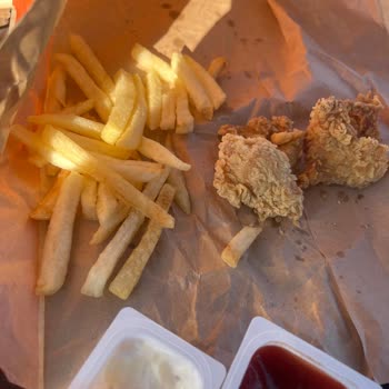 Tıkla Gelsin Popeyes Çalışan Terbiyesizliği Ve Bayat Patates.