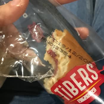 Tibers Sandviçin İçinden Küflü Kaşar Çıktı