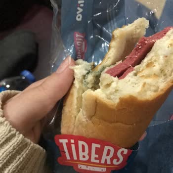 Tibers Sandviçin İçinden Küflü Kaşar Çıktı