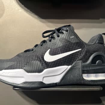 In Street Mağazası Sattığı Ayakkabının Arkasında Durmuyor