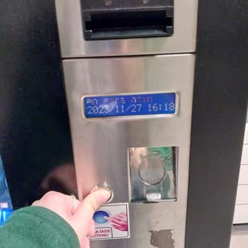 İBB - İstanbul Büyükşehir Belediyesi Metro Otomatı-para İade Tuşu Çalışmıyor