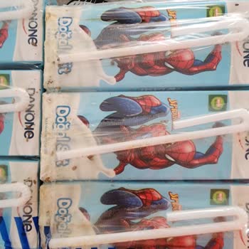 Migros Sanal Marketten Süt Ambalajı Böceklenmiş