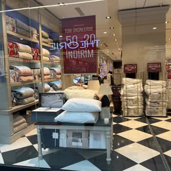 Madame Coco Mağaza Camına Yazılan İndirimin Yapılmaması