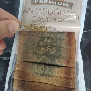 A101 Marketinde Küflü Ekmek Satılması