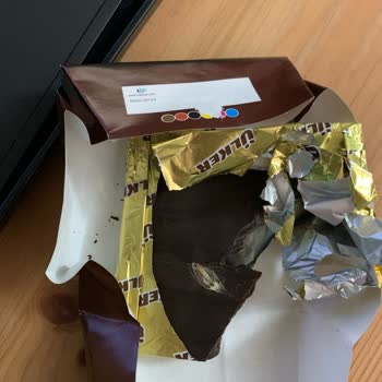 Ülker Kare Çikolata Kurtlanma