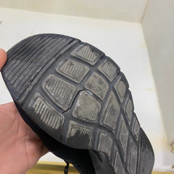 Skechers Ürün İç Tabanında Erime Ve Kopmalar Alt Tabanında Yırtılmalar