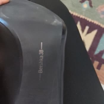 Bershka İki Ayak Numarası Birbirinden Farklı