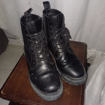 Pull And Bear Marka Botun 1.5 Ayda Tabanları Yarıldı Ve Patladı.