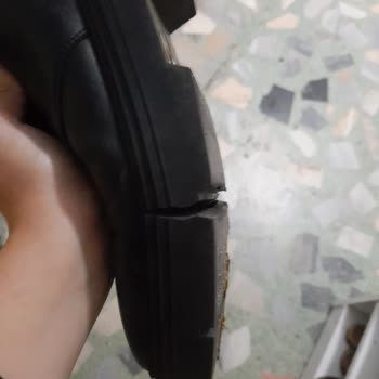 Derimod Bot Tabanı Yırtıldı