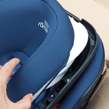 E-bebek Kırık Oto Koltuğunu Değiştirmiyor