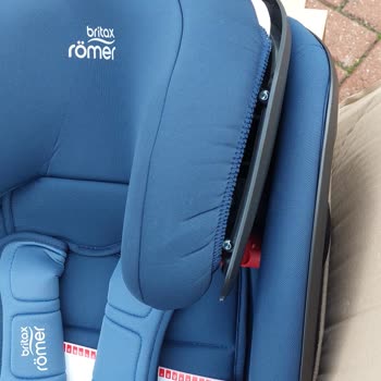 E-bebek Kırık Oto Koltuğunu Değiştirmiyor