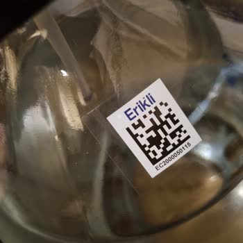 Erikli Premium Cam Damacana Su İçinde Yabancı Madde