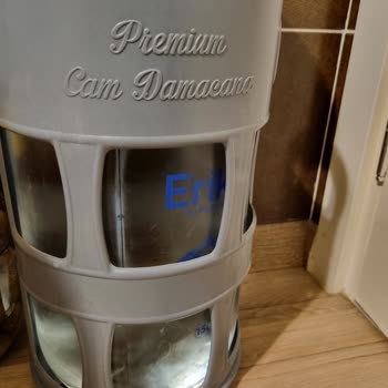 Erikli Premium Cam Damacana Su İçinde Yabancı Madde